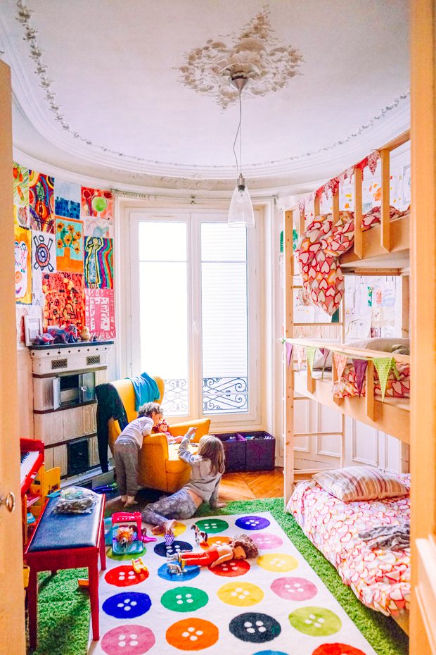 A kid's room in the Jungalow style.