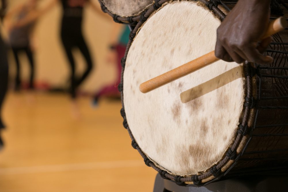 african drums dance