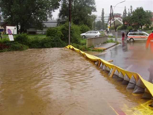 A debloyed Water Gate
