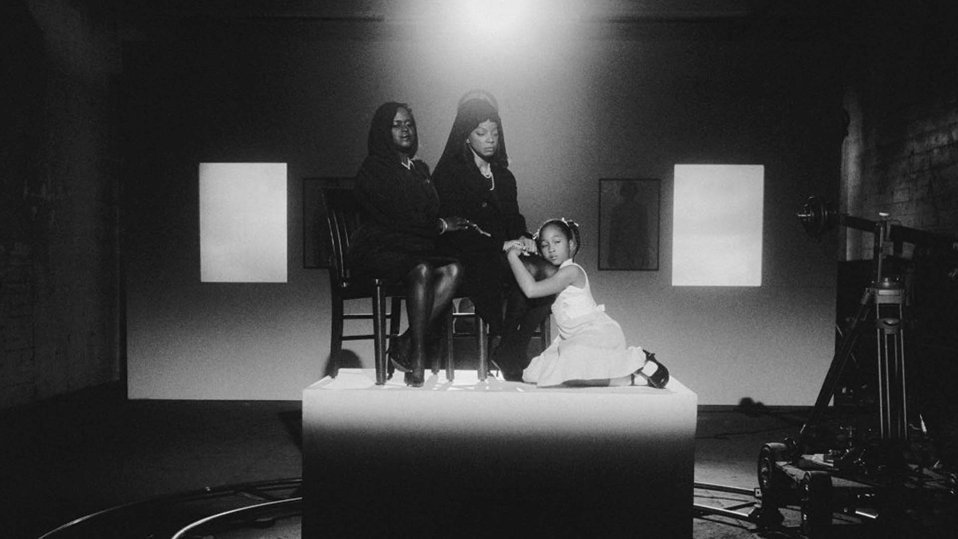Carrie Mae Weems Constructing History (Mourning) Photography Carrie Mae Weems Constructing History (Mourning) Photograhy