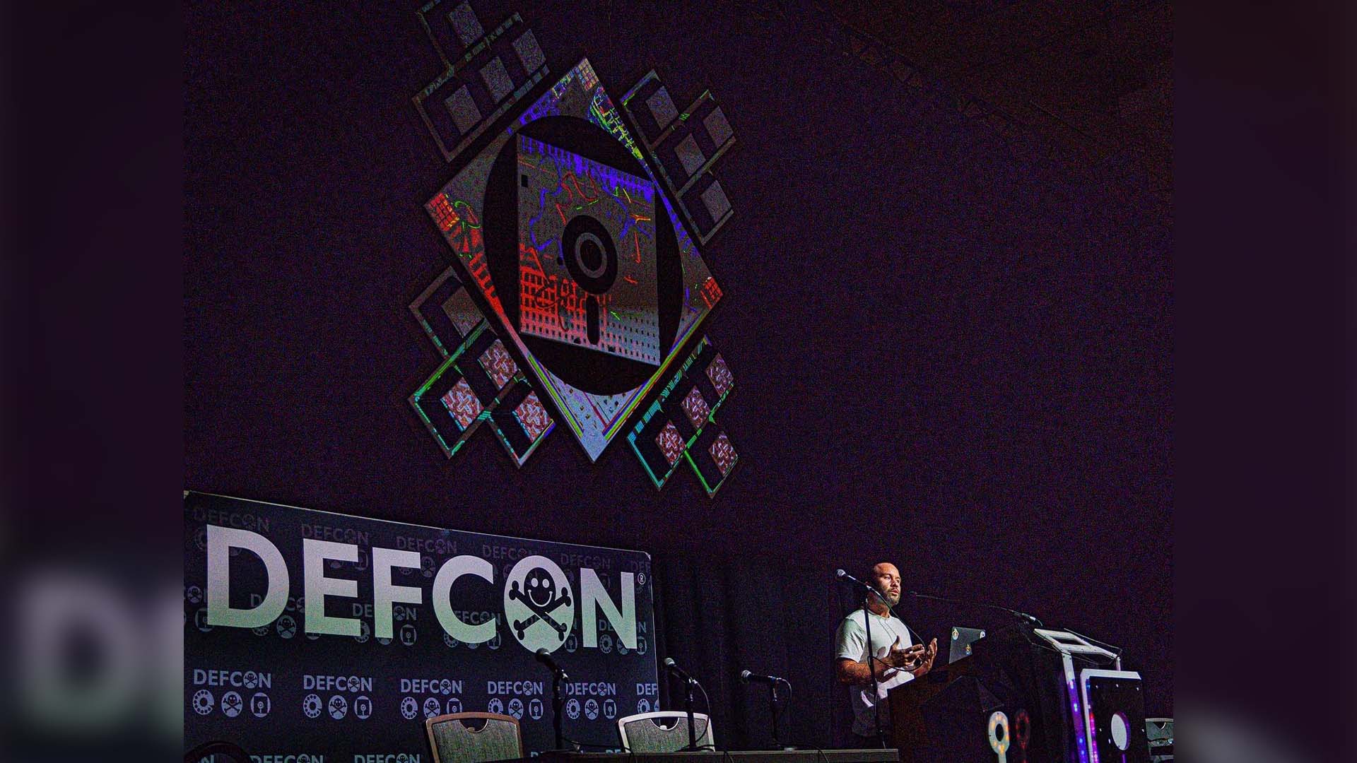 Patrick Wardle presenting on Zoom's bugs at DEF CON 2022