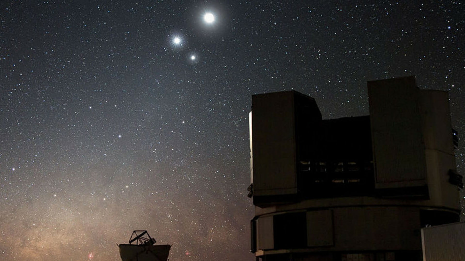 The Moon in conjunction with Venus and Jupiter in 2009