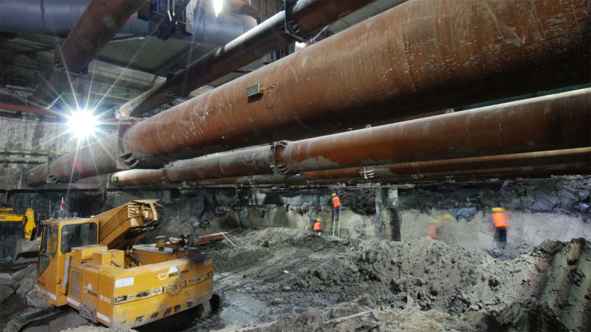 Amsterdam Train Tunnel Digging Uncovers Artifacts