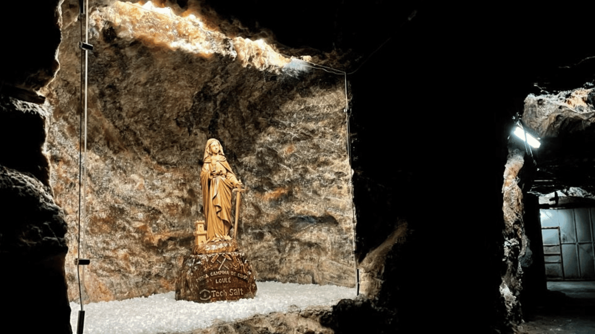 Saint Barbara statuette in Campina de Cima mine. Image via My Guide Algarve