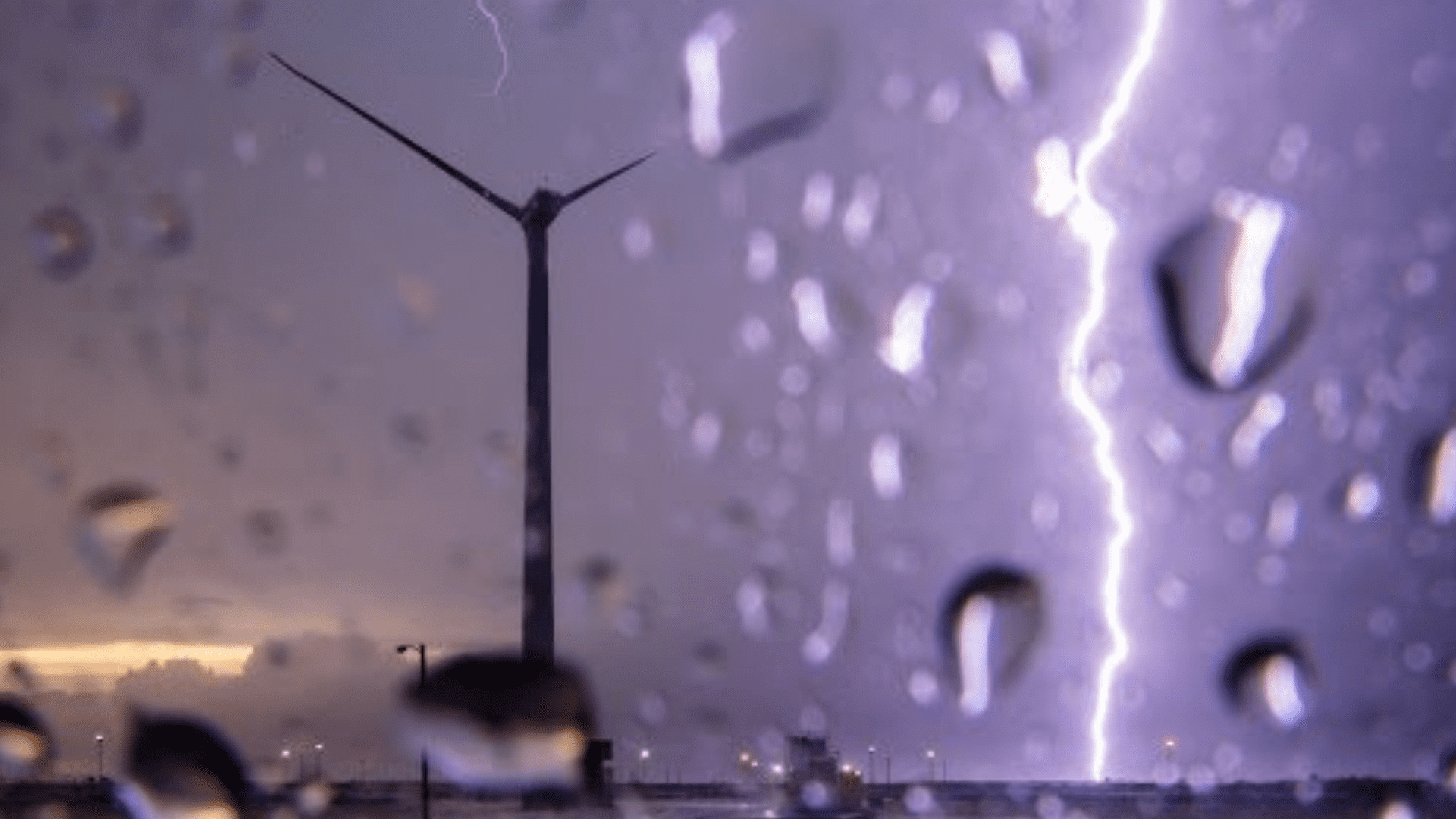 Lightning strikes near turbine 