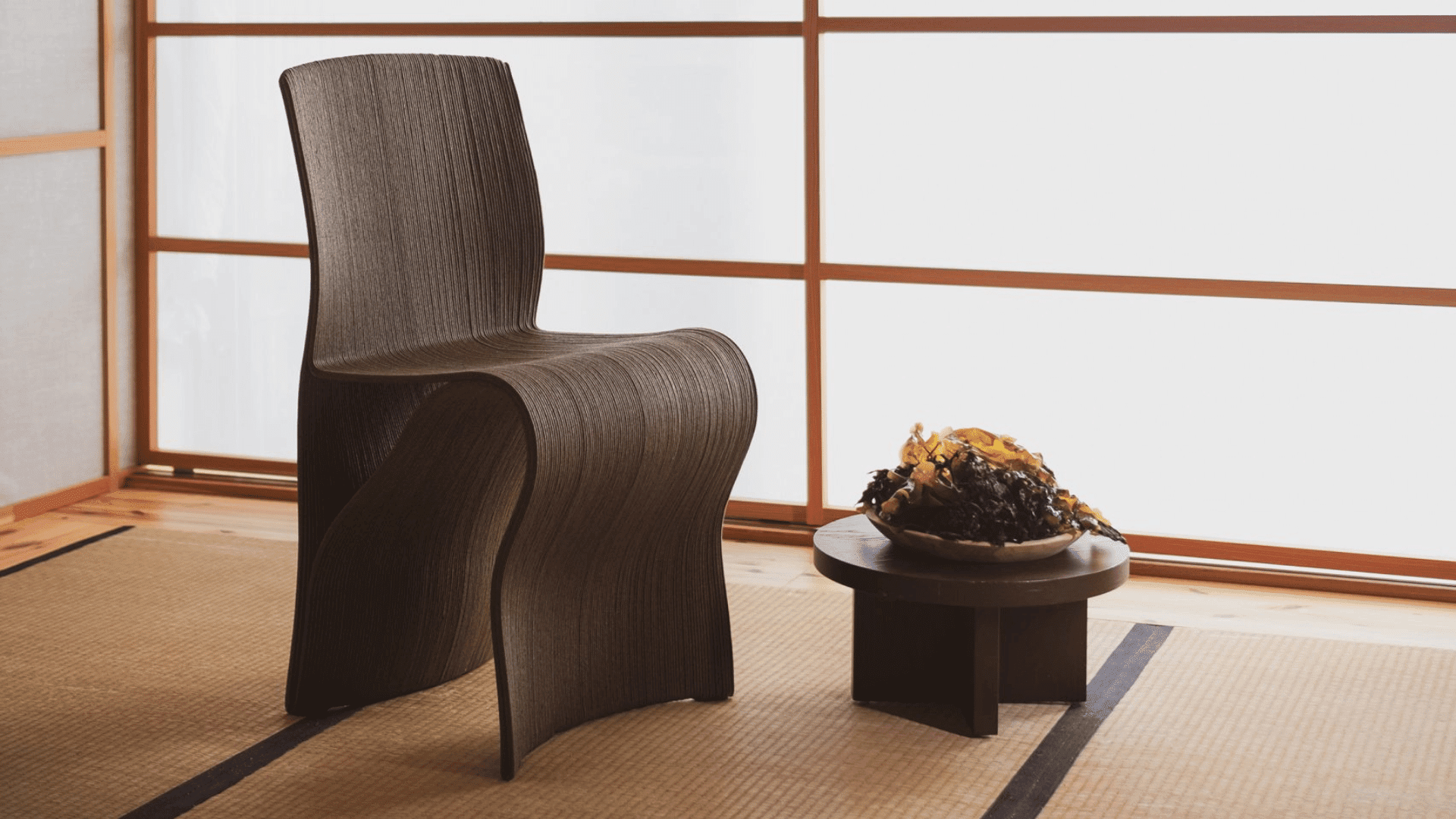 3D Printed Kelp Chair is made of recycled fishnets and wood pulp; Photo: de show zeen room 3D Printed Kelp Chair is made of recycled fishnets and wood pulp; Photo: de show zeen room