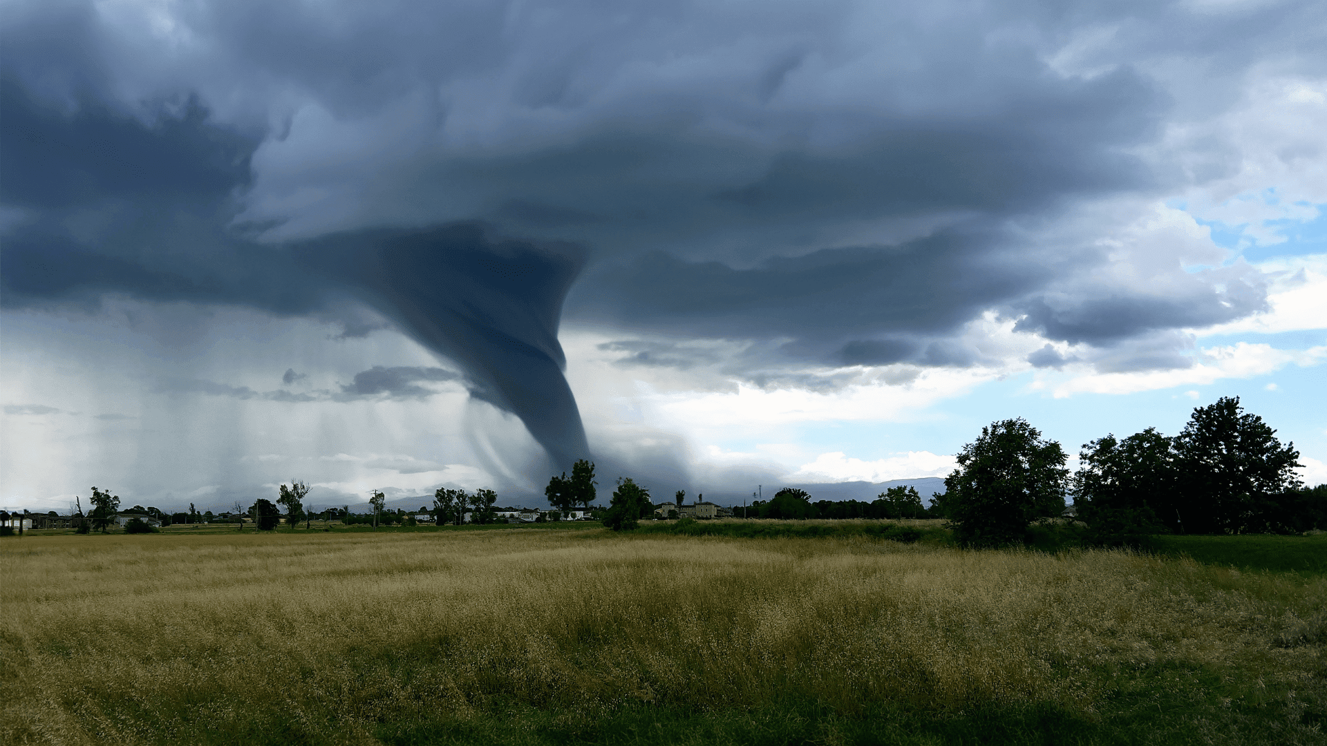 Tornado; Photo: Domenichini Giuliano:Shutterstock