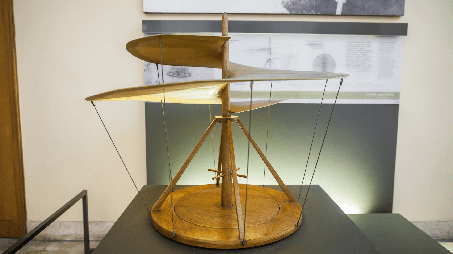 Leonardo Da Vinci aerial screw; Photo: Shutterstock