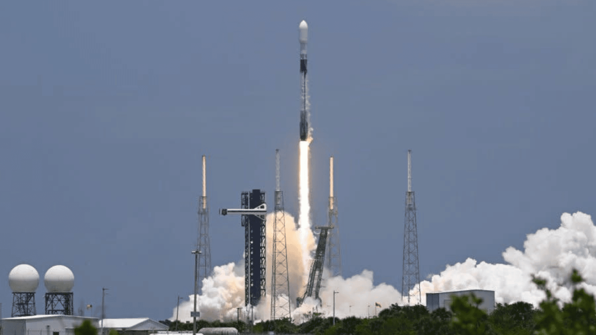 SpaceX launches Starlink satellites; Photo: Joe Marino:UPI