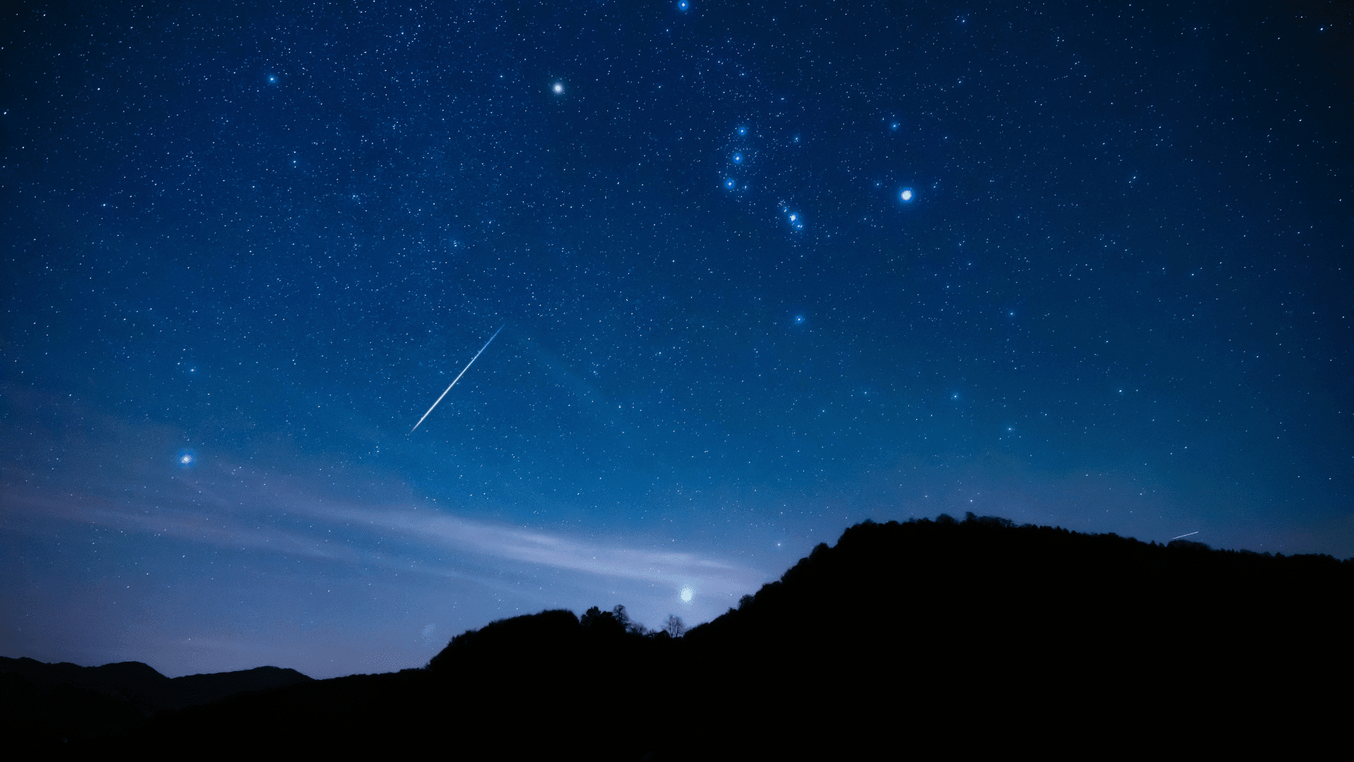 The Orionid Meteor Shower; Photo: AstroStar:Shutterstock