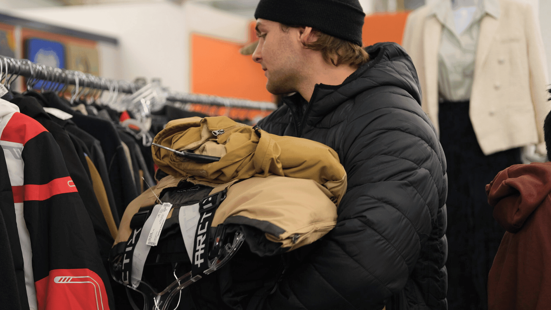 Unclaimed Baggage's annual Ski Sale Event
