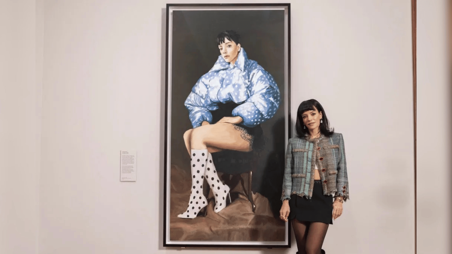 Lily Allen unveiling West End Girl (Lily Allen) (2025) by Nieves González at the National Portrait Gallery. Photo: © David Parry : National Portrait Gallery