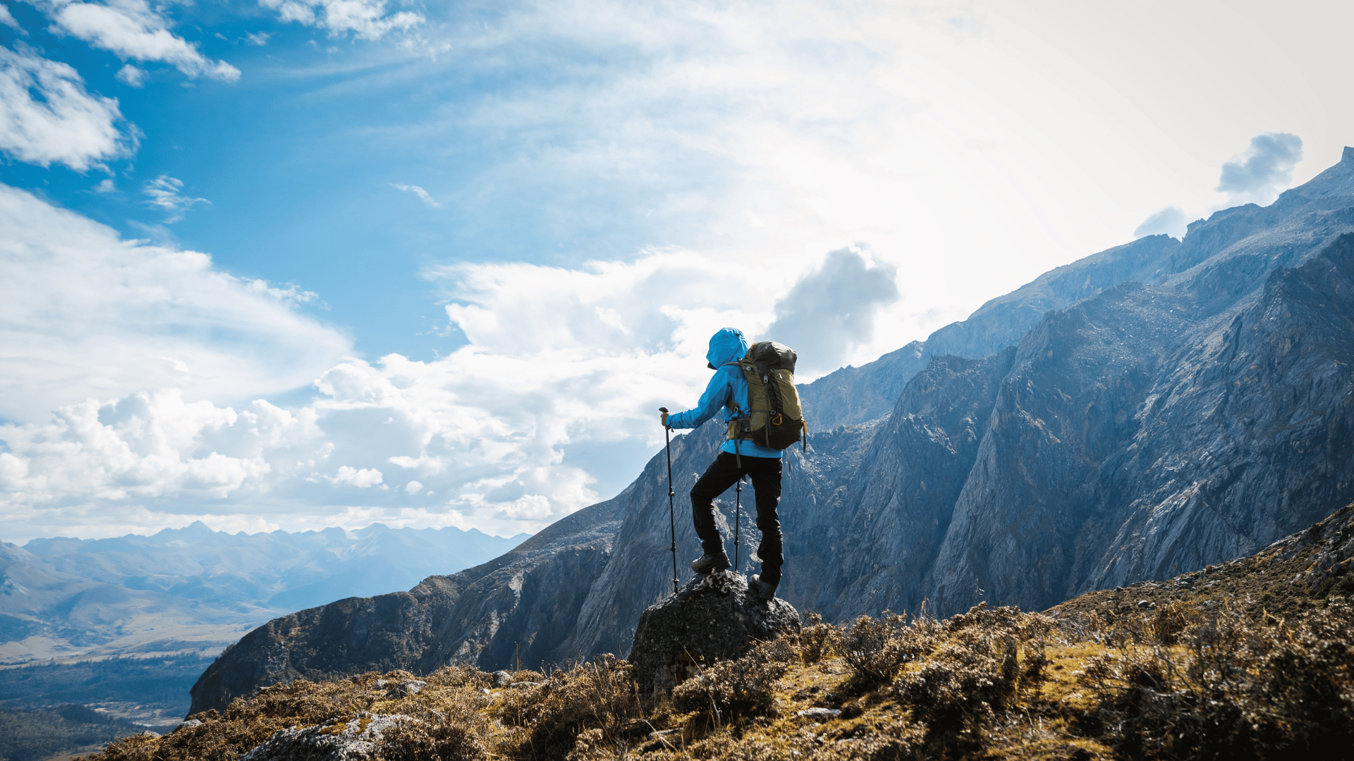 person at high altitude; Photo: lzf:Shutterstock