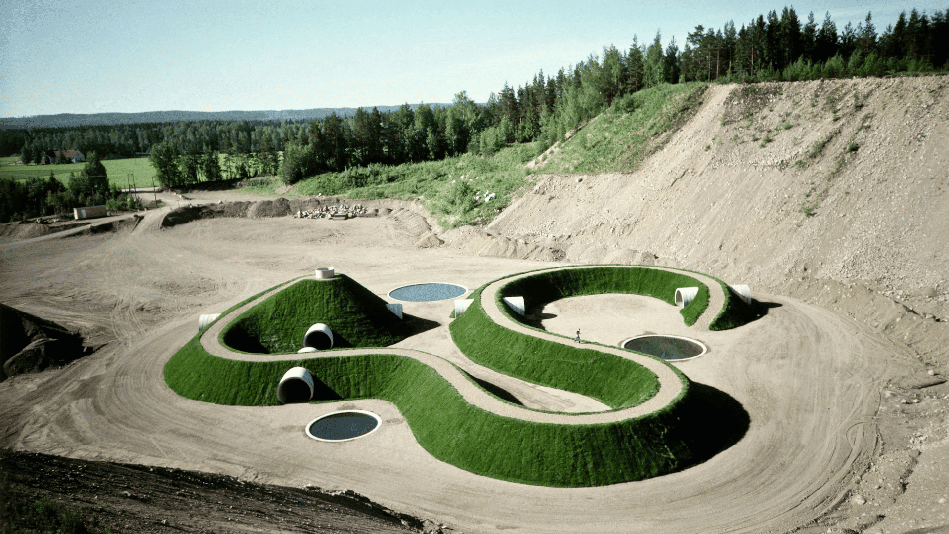 ©Holt:Smithson Foundation, Licensed by VAGA at ARS, New York