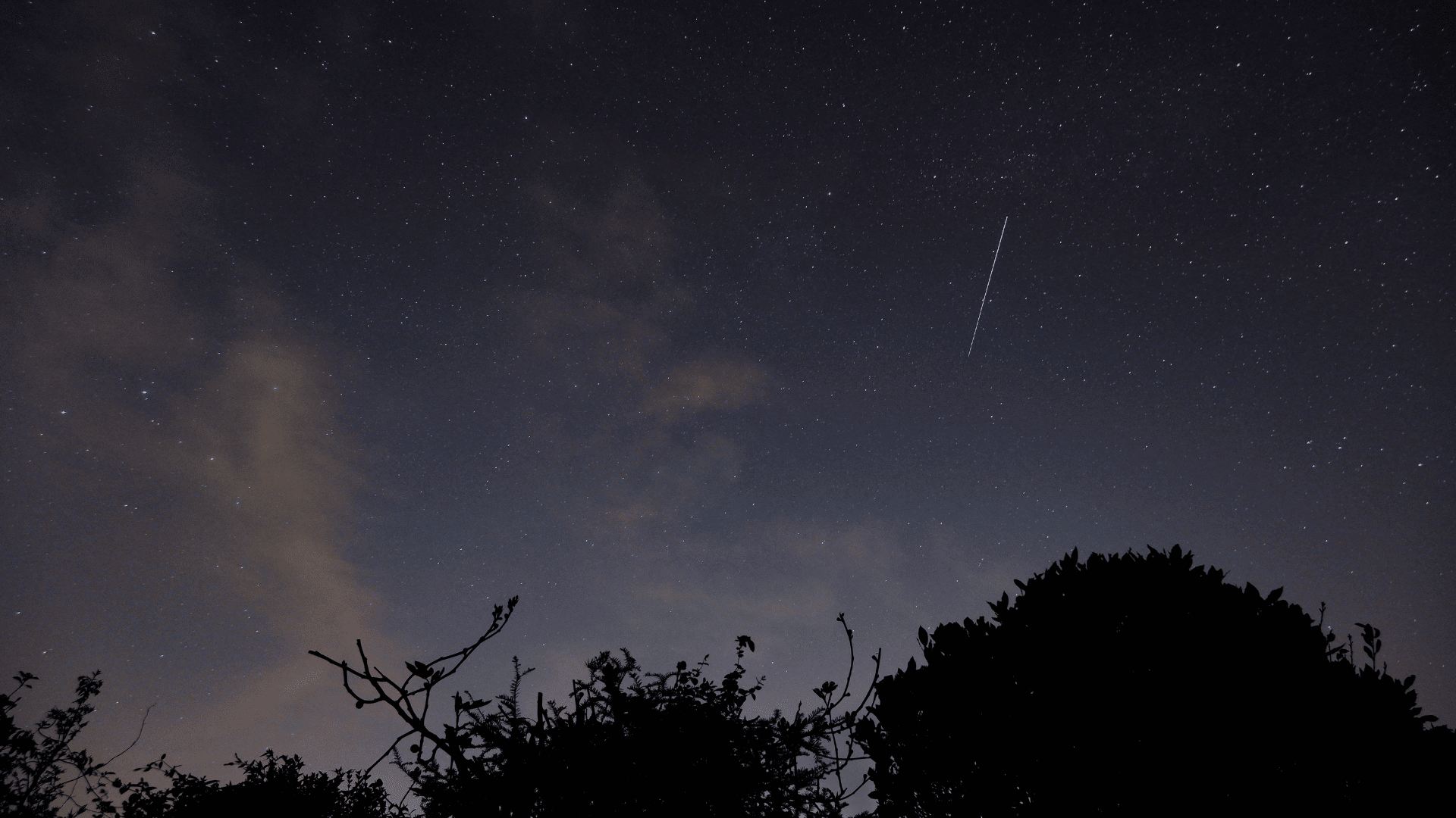 lyrid meteor shower; Photo: podestaphotos:Shutterstock