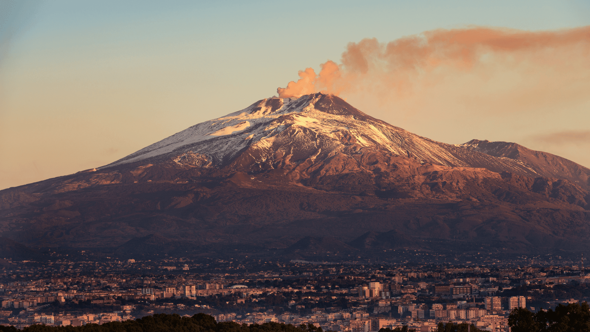 Mount Etna; Photo: Alberto Masnovo:Shutterstock