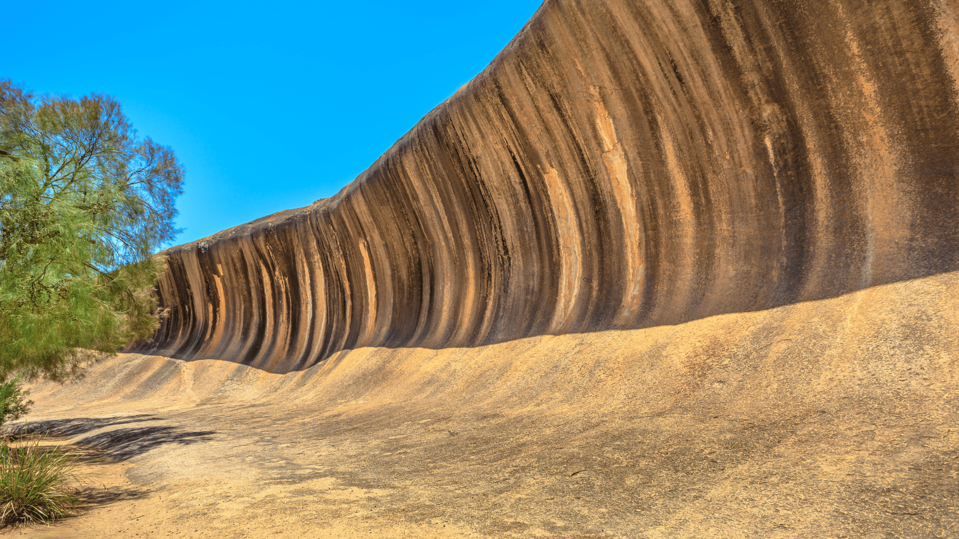 wave rock austrailia giant solid granite cliff