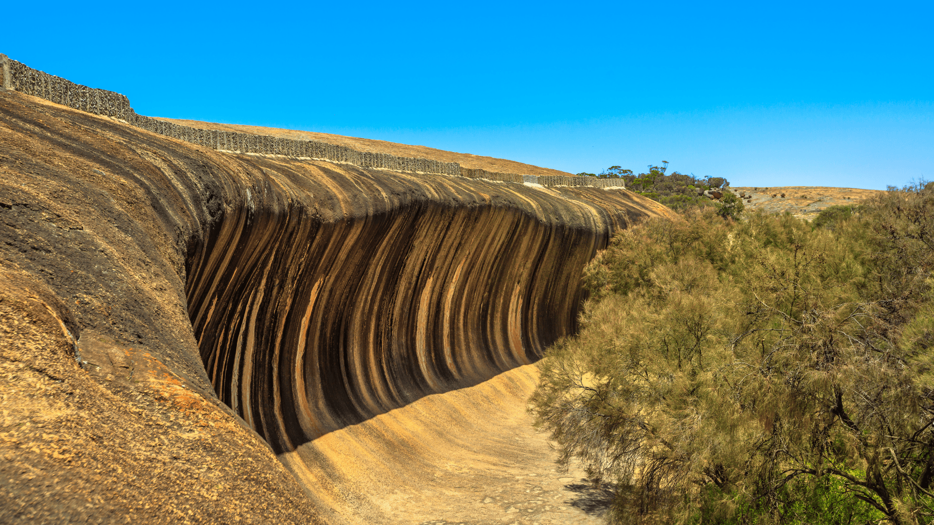 wave rock austrailia giant solid granite cliff
