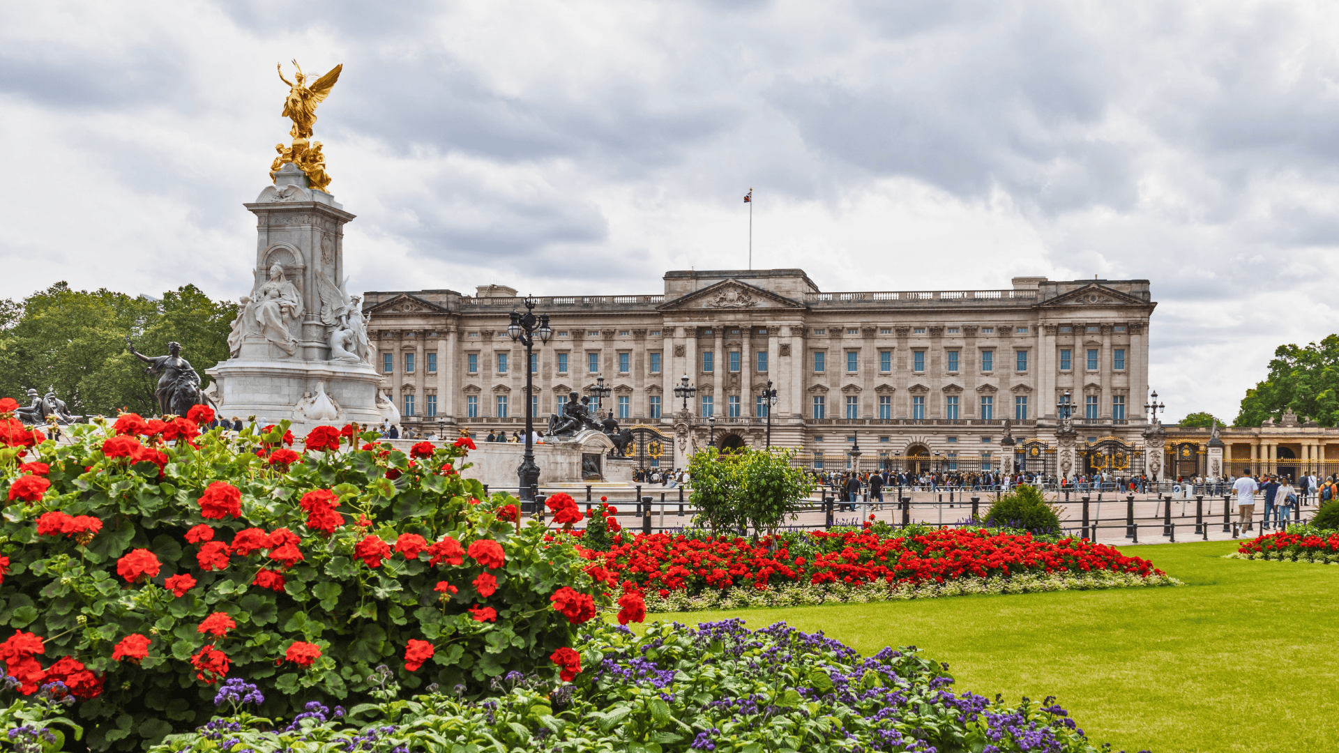 traveling across the world top spots london