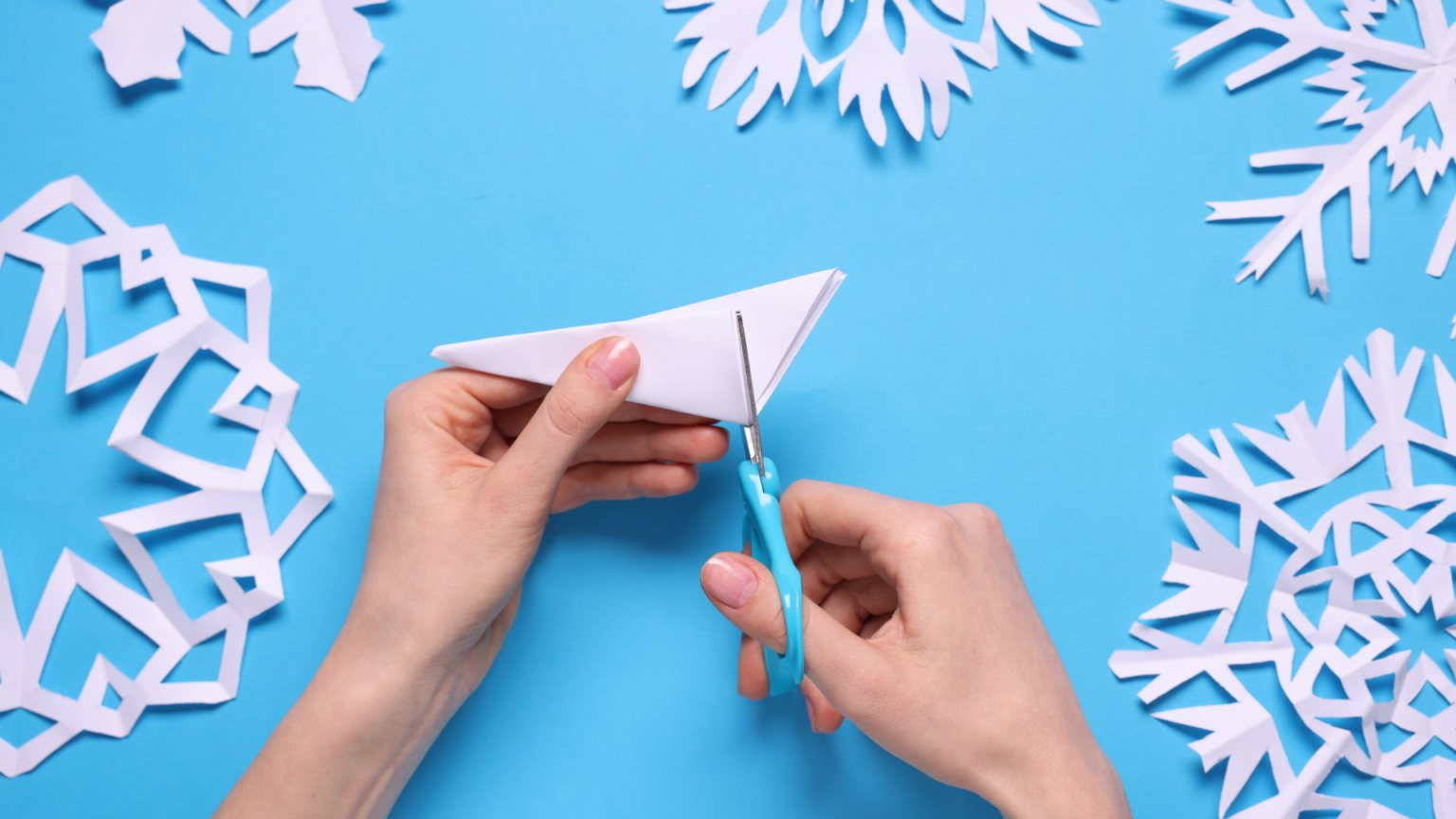 How Flat Paper Becomes an Intricate Six-Sided Snowflake - Tomorrow's ...